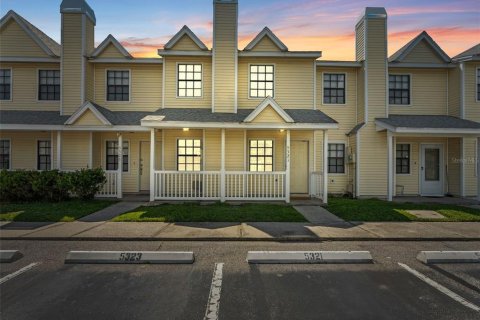 Adosado en alquiler en Tampa, Florida, 3 dormitorios, 122.07 m2 № 1885268 - foto 1