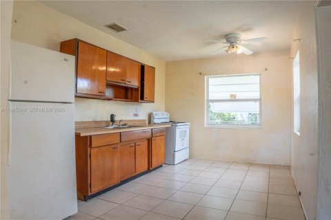 Купить виллу или дом в Вест-Парк, Флорида 3 спальни, 96.25м2, № 2047991 - фото 9