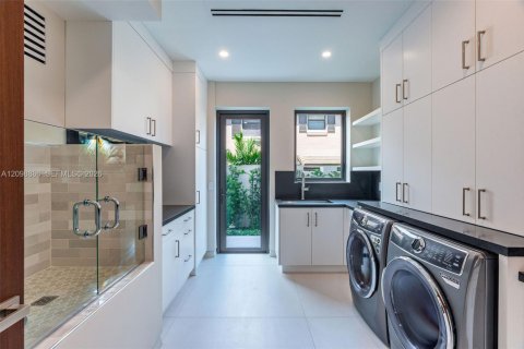 Villa ou maison à vendre à Fort Lauderdale, Floride: 8 chambres, 874.77 m2 № 2421231 - photo 27