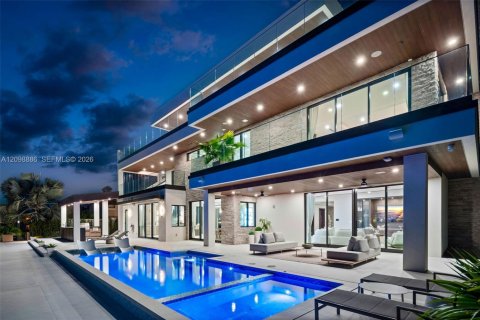 Villa ou maison à vendre à Fort Lauderdale, Floride: 8 chambres, 874.77 m2 № 2421231 - photo 2