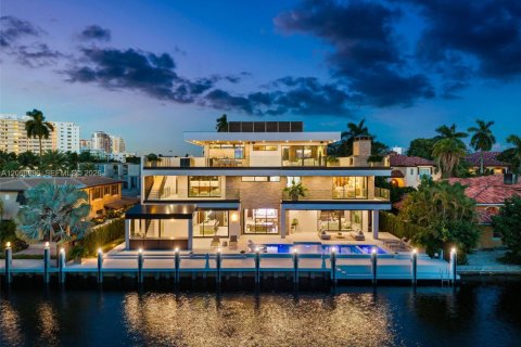 Villa ou maison à Fort Lauderdale, Floride 8 chambres, 874.77 m2 № 2421231