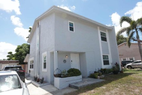 Casa en venta en Clearwater, Florida, 4 dormitorios, 152.82 m2 № 2206801 - foto 2
