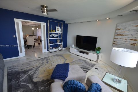 Купить кондоминиум в Майами, Флорида 2 спальни, 215.53м2, № 1713861 - фото 13