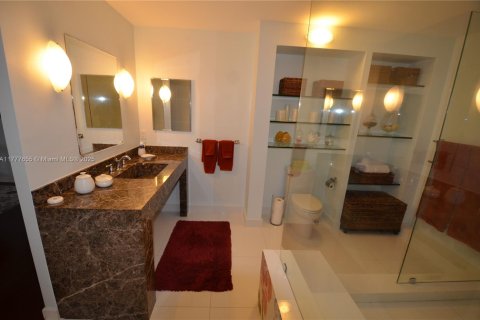 Купить кондоминиум в Майами, Флорида 2 спальни, 215.53м2, № 1713861 - фото 22