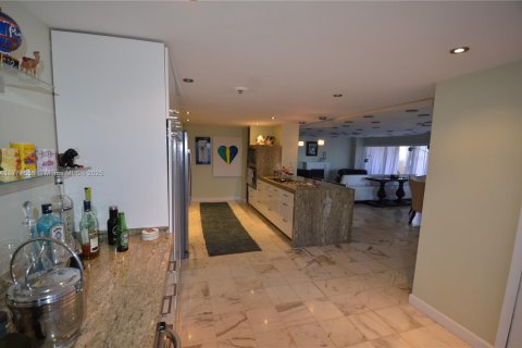 Купить кондоминиум в Майами, Флорида 2 спальни, 215.53м2, № 1713861 - фото 30