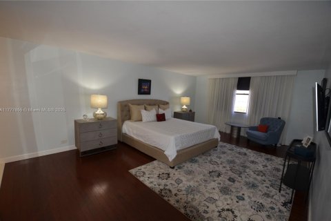 Купить кондоминиум в Майами, Флорида 2 спальни, 215.53м2, № 1713861 - фото 16