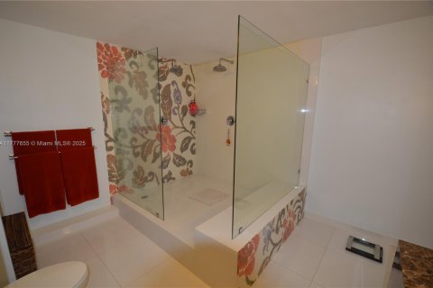 Купить кондоминиум в Майами, Флорида 2 спальни, 215.53м2, № 1713861 - фото 23