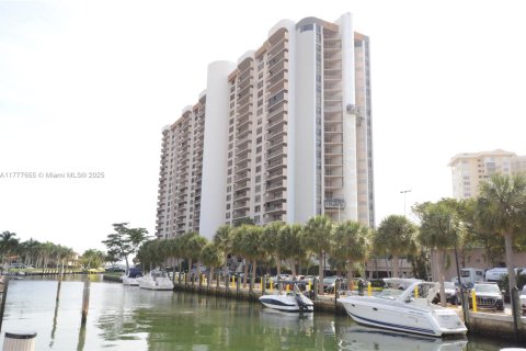 Купить кондоминиум в Майами, Флорида 2 спальни, 215.53м2, № 1713861 - фото 2