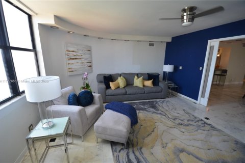 Купить кондоминиум в Майами, Флорида 2 спальни, 215.53м2, № 1713861 - фото 14