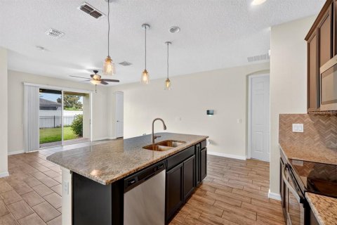 Casa en venta en Sanford, Florida, 5 dormitorios, 210.89 m2 № 2277020 - foto 3