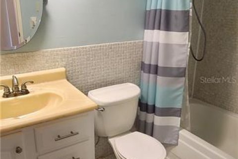 Condo in Largo, Florida, 1 bedroom  № 2205606 - photo 11