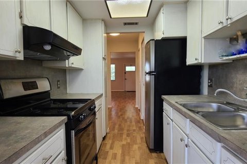 Condo in Largo, Florida, 1 bedroom  № 2205606 - photo 5