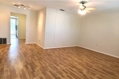 Condo in Largo, Florida, 1 bedroom  № 2205606 - photo 2