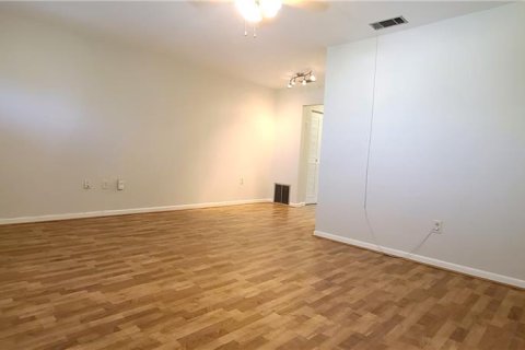 Condo in Largo, Florida, 1 bedroom  № 2205606 - photo 3