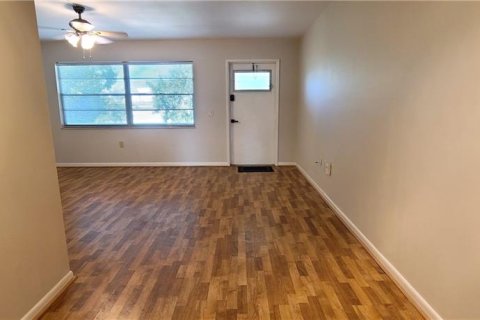 Condo in Largo, Florida, 1 bedroom  № 2205606 - photo 4