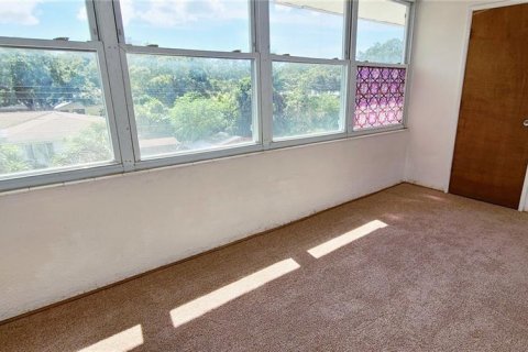 Condo in Largo, Florida, 1 bedroom  № 2205606 - photo 6