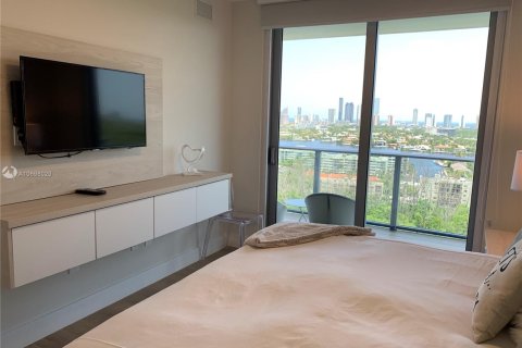 Condominio en venta en North Miami, Florida, 2 dormitorios, 102.84 m2 № 1710682 - foto 9