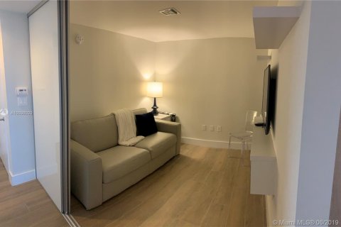 Condominio en venta en North Miami, Florida, 2 dormitorios, 102.84 m2 № 1710682 - foto 1