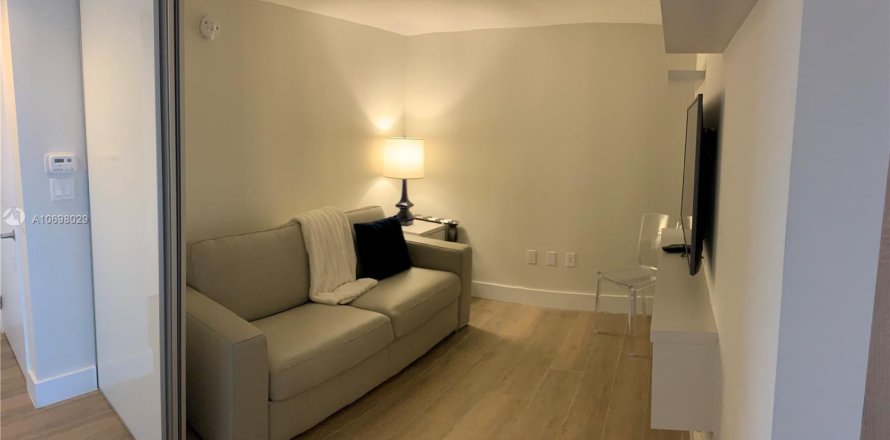 Condominio en North Miami, Florida, 2 dormitorios  № 1710682