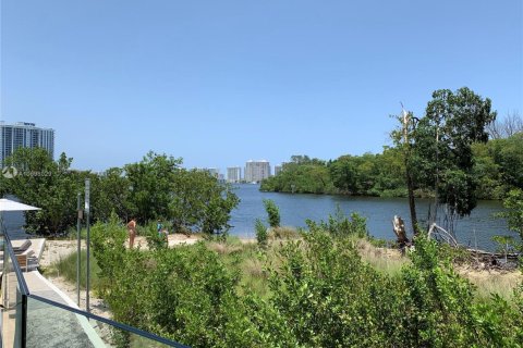 Condominio en venta en North Miami, Florida, 2 dormitorios, 102.84 m2 № 1710682 - foto 27