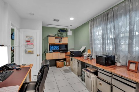 Immobilier commercial à vendre à Miami Springs, Floride № 1956627 - photo 19