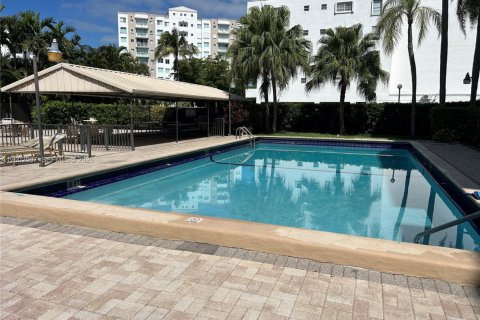 Copropriété à louer à Sunny Isles Beach, Floride: 2 chambres, 90.12 m2 № 2170347 - photo 16