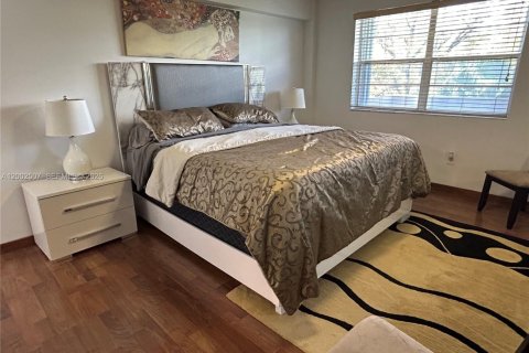 Copropriété à louer à Sunny Isles Beach, Floride: 2 chambres, 90.12 m2 № 2170347 - photo 4