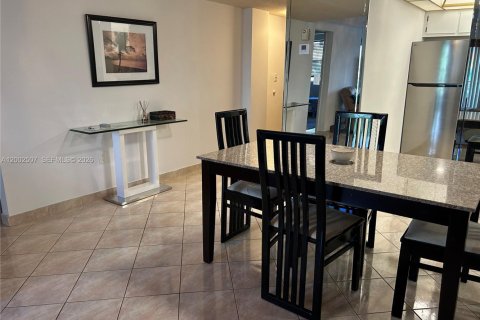 Copropriété à louer à Sunny Isles Beach, Floride: 2 chambres, 90.12 m2 № 2170347 - photo 12