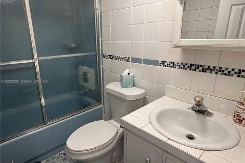 Copropriété à louer à Sunny Isles Beach, Floride: 2 chambres, 90.12 m2 № 2170347 - photo 7