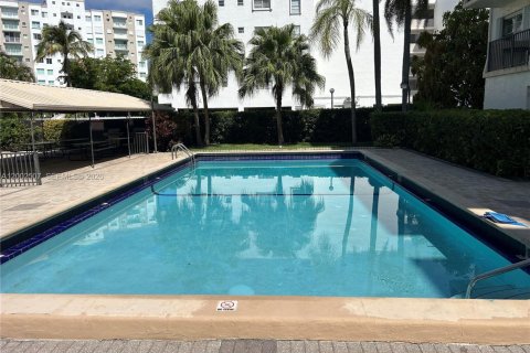 Copropriété à louer à Sunny Isles Beach, Floride: 2 chambres, 90.12 m2 № 2170347 - photo 15