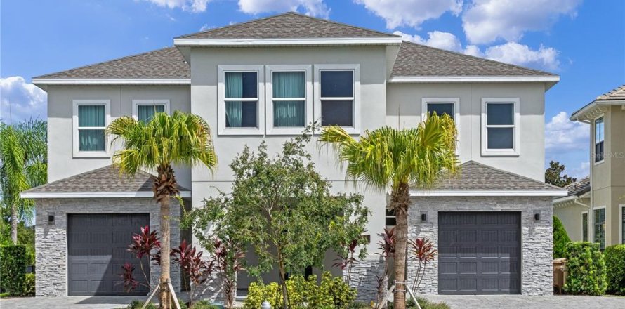 House in Four Corners, Florida 13 bedrooms, 588.35 sq.m. № 2218493