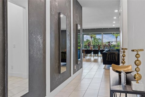 House in Four Corners, Florida 13 bedrooms, 588.35 sq.m. № 2218493 - photo 8