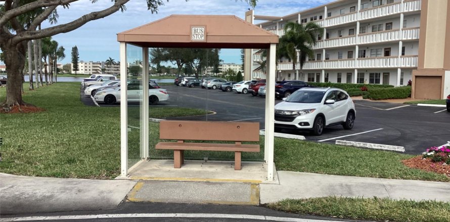Condo in Boca Raton, Florida, 1 bedroom № 952086