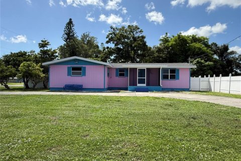 Villa ou maison à Port Charlotte, Floride 4 chambres, 115.2 m2 № 2366745