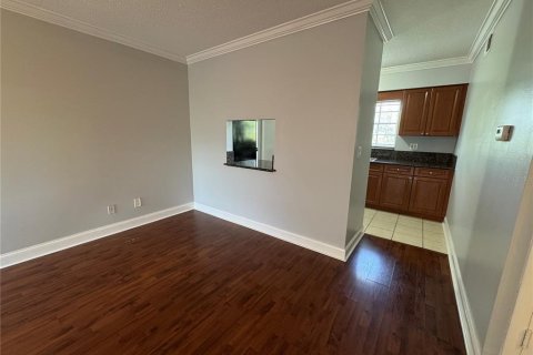 Снять в аренду кондоминиум в Тампа, Флорида 4 комнаты, 75.25м2, № 2102094 - фото 9