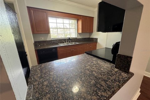 Снять в аренду кондоминиум в Тампа, Флорида 4 комнаты, 75.25м2, № 2102094 - фото 6