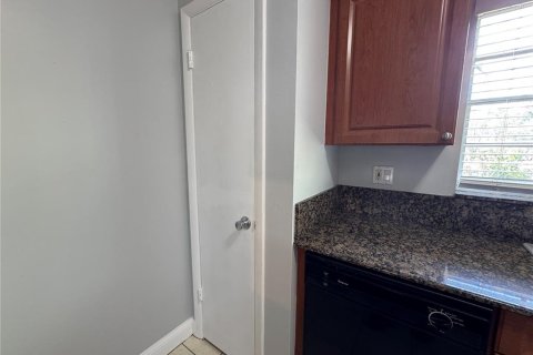 Снять в аренду кондоминиум в Тампа, Флорида 4 комнаты, 75.25м2, № 2102094 - фото 16