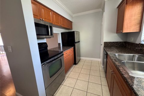 Снять в аренду кондоминиум в Тампа, Флорида 4 комнаты, 75.25м2, № 2102094 - фото 13