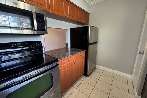 Снять в аренду кондоминиум в Тампа, Флорида 4 комнаты, 75.25м2, № 2102094 - фото 2