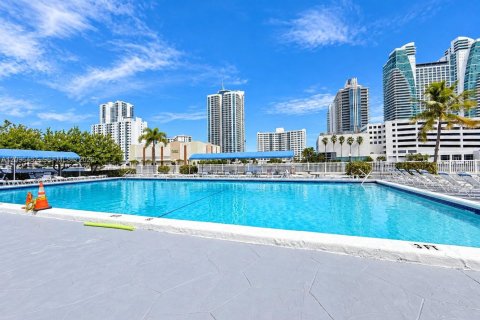 Copropriété à vendre à Hallandale Beach, Floride: 1 chambre, 85.01 m2 № 2390416 - photo 15