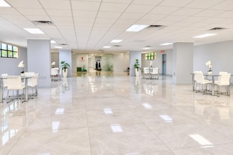 Copropriété à vendre à Hallandale Beach, Floride: 1 chambre, 85.01 m2 № 2390416 - photo 11