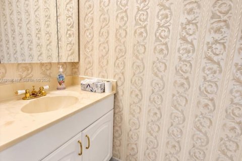Copropriété à vendre à Hallandale Beach, Floride: 1 chambre, 85.01 m2 № 2390416 - photo 3