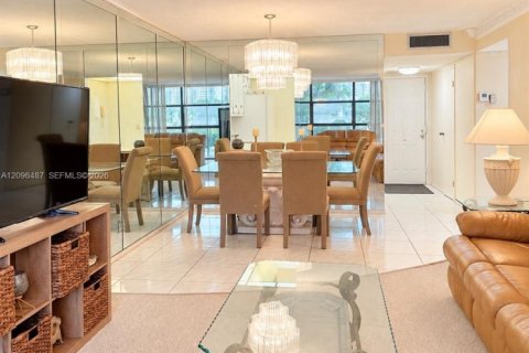 Copropriété à vendre à Hallandale Beach, Floride: 1 chambre, 85.01 m2 № 2390416 - photo 6
