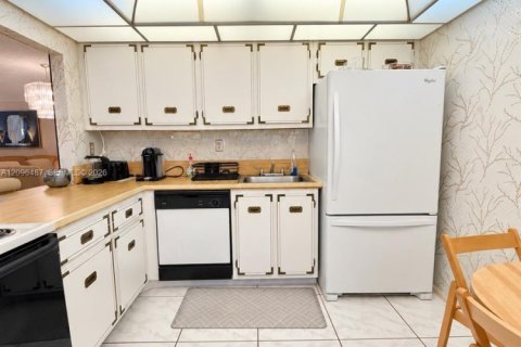 Copropriété à vendre à Hallandale Beach, Floride: 1 chambre, 85.01 m2 № 2390416 - photo 2