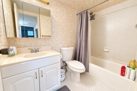 Copropriété à vendre à Hallandale Beach, Floride: 1 chambre, 85.01 m2 № 2390416 - photo 8
