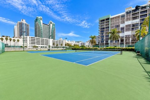 Copropriété à vendre à Hallandale Beach, Floride: 1 chambre, 85.01 m2 № 2390416 - photo 16