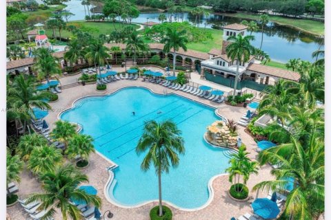 Снять в аренду таунхаус в Корал-Спрингс, Флорида 3 спальни, 150.78м2, № 1949913 - фото 15