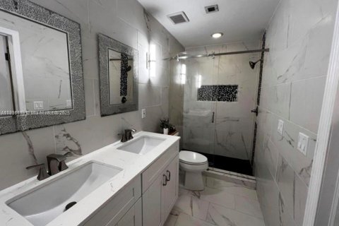 Снять в аренду таунхаус в Корал-Спрингс, Флорида 3 спальни, 150.78м2, № 1949913 - фото 8