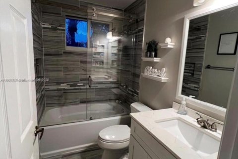 Снять в аренду таунхаус в Корал-Спрингс, Флорида 3 спальни, 150.78м2, № 1949913 - фото 12