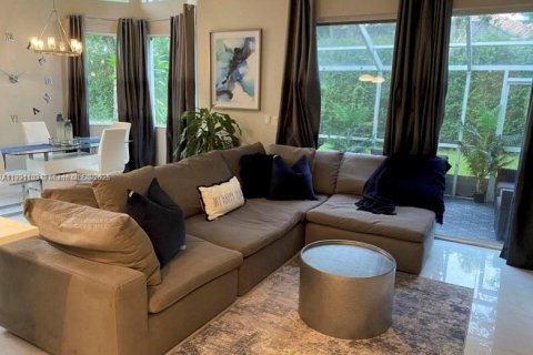 Снять в аренду таунхаус в Корал-Спрингс, Флорида 3 спальни, 150.78м2, № 1949913 - фото 5